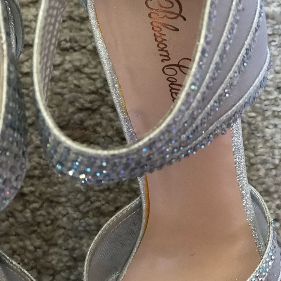 De Blossom collection size 8/1/2 slightly used - Picture 3 of 7